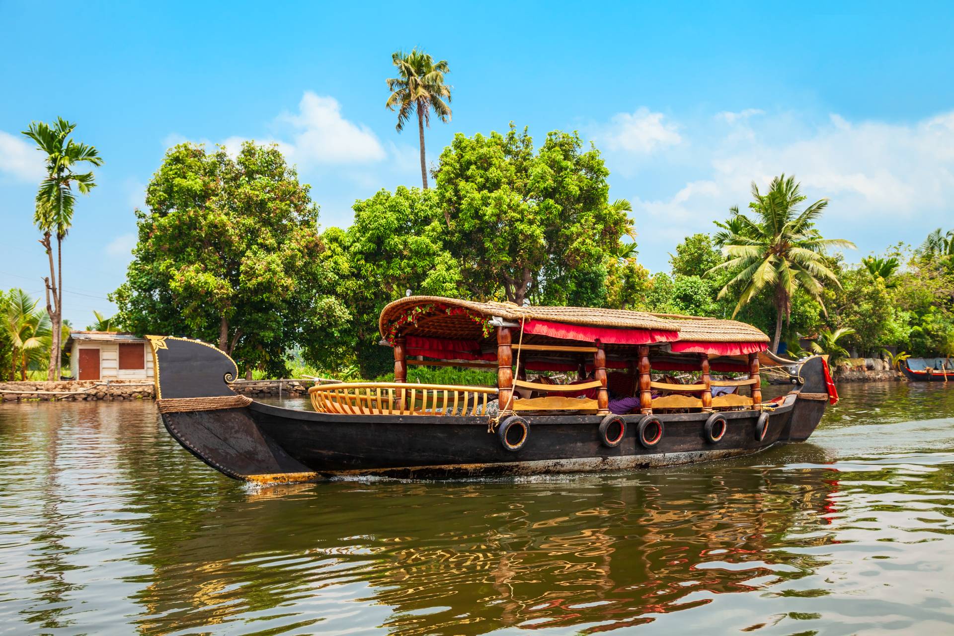 Luxury Houseboat Getaways